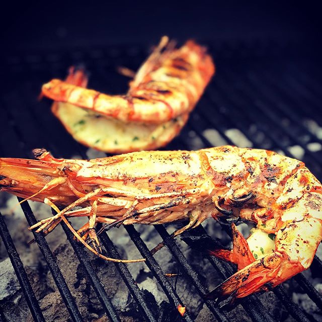 Picked up a few of these beauties during my trip to @billingsgatemkt this morning. Was perfect with a mini beef-bone marrow burger on the side. You&rsquo;ve got to treat yourself. .
.
#prawns #fish #shellfish #surfandturf #summer #dinner #charcoal #b