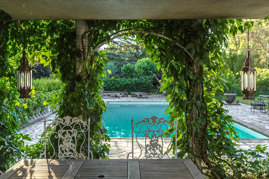 Experience a French holiday B&B (bed & breakfast) accommodations at RHONE RETREAT . A beautiful property built in the early 1800’s, located in a quaint South France village of Gaujac, surrounded by numerous vineyards, historical sites and activities. >>> Visit official Provençe From An Artists’ Point Of View site: https://www.americansinprovence.com/package/provence-from-an-artists-point-of-view/