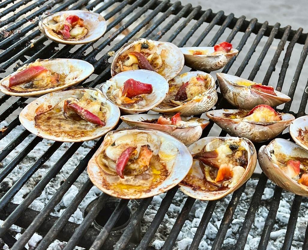 Loreto is famous for its chocolate clams - chocolate colored, not chocolate flavored. They&rsquo;re huge and delicious with their traditional jalape&ntilde;o-mustard sauce.
.
📸 @travelmamas 
.

#VisitBajaSur #LoretoBCS @VisitBajaSur @LoretoBCSTouris