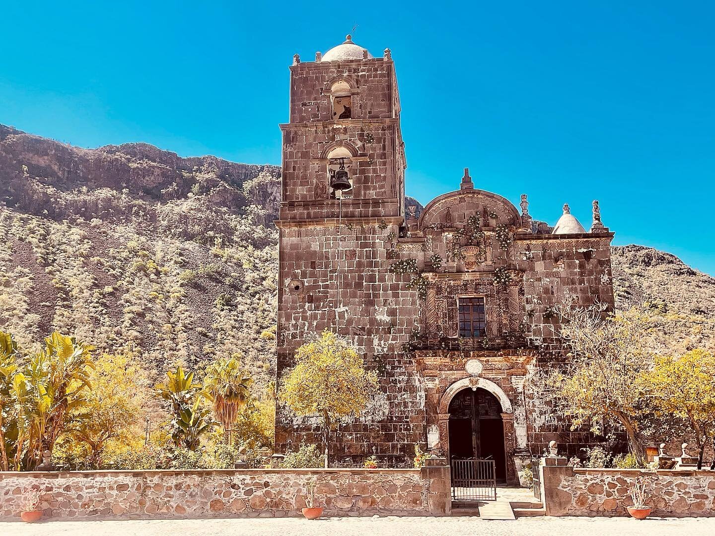 The second oldest mission on El Camino Real, San Francisco Javier Vigge Biando has survived more than 300 years in this little oasis in the sierra
.
.
.

#VisitBajaSur #LoretoBCS @VisitBajaSur @LoretoBCSTourism #mexico #mexicotravels #bajacalifornias