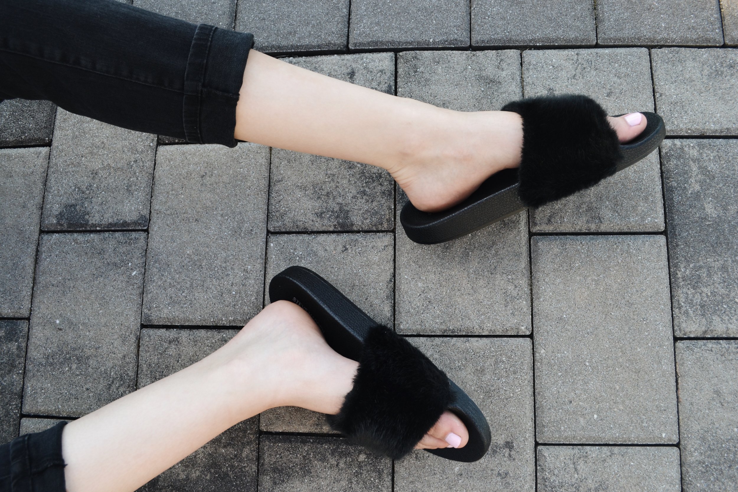 steve madden black fur slides