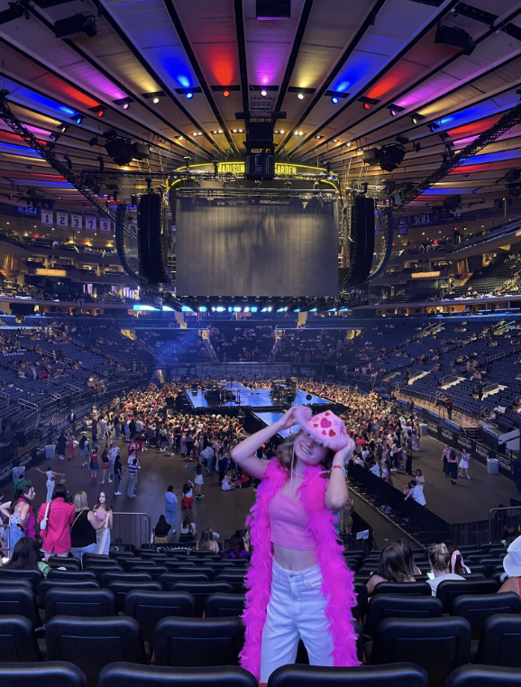 Harry Styles Fans Traded Boas for Ties&nbsp;
