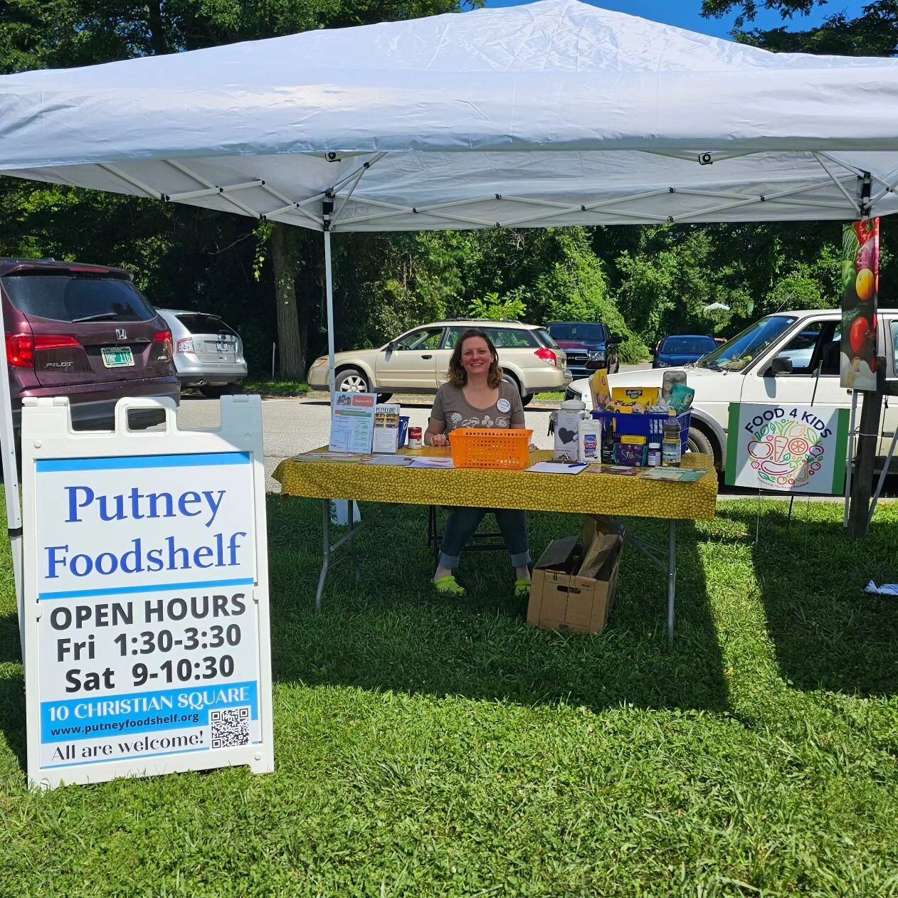 We're all set up at the @putneyfarmersmarket until 3pm today.  Ready to share volunteer opportunities and Blueberry Bucks for kids! 

Blueberry Bucks are also available at the Putney Public Library.