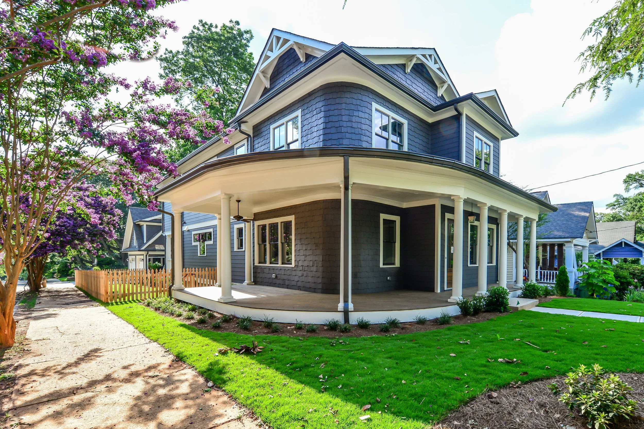 Level Craft Constructs Signature Lake Claire Residence