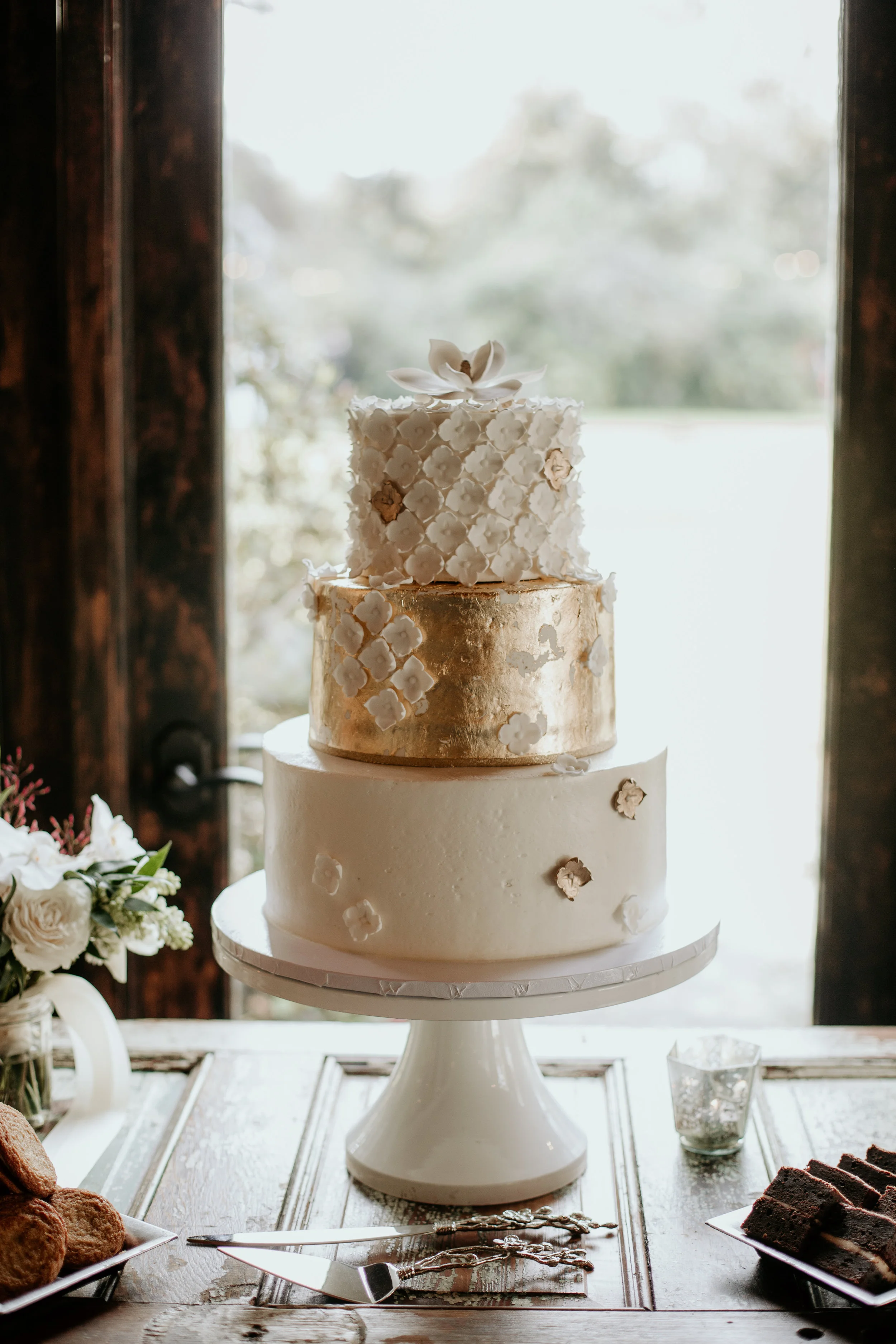 Photo by Amanda Seifert // Cake by Sablee