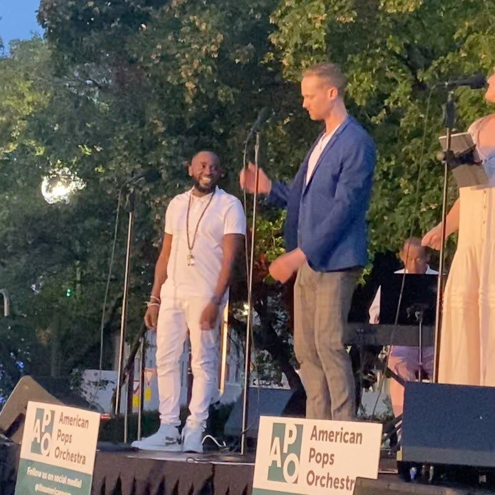 Ok so last night we did a 90s tribute show and I got to live my #spacejam dreams. Such a  a joy to sing with @theamericanpops and the incredible @rayshunlamarr and @hilarymorrowsings!! Live music is back and I am HERE FOR IT. 
.
.
.
#americanpops #am