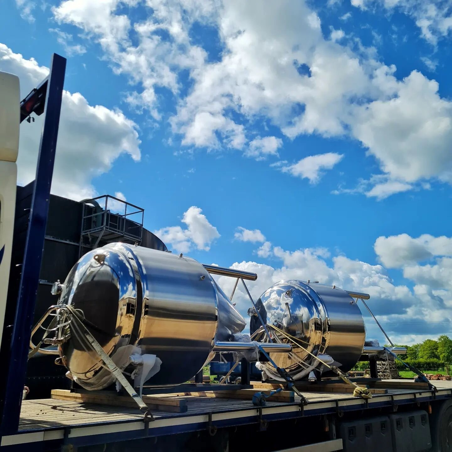 Tank goodness, they've arrived! 
🍺🌾🚰
#newtankday #riggandfurrow #farmhousebrewery #northumberland #beerfromtheland