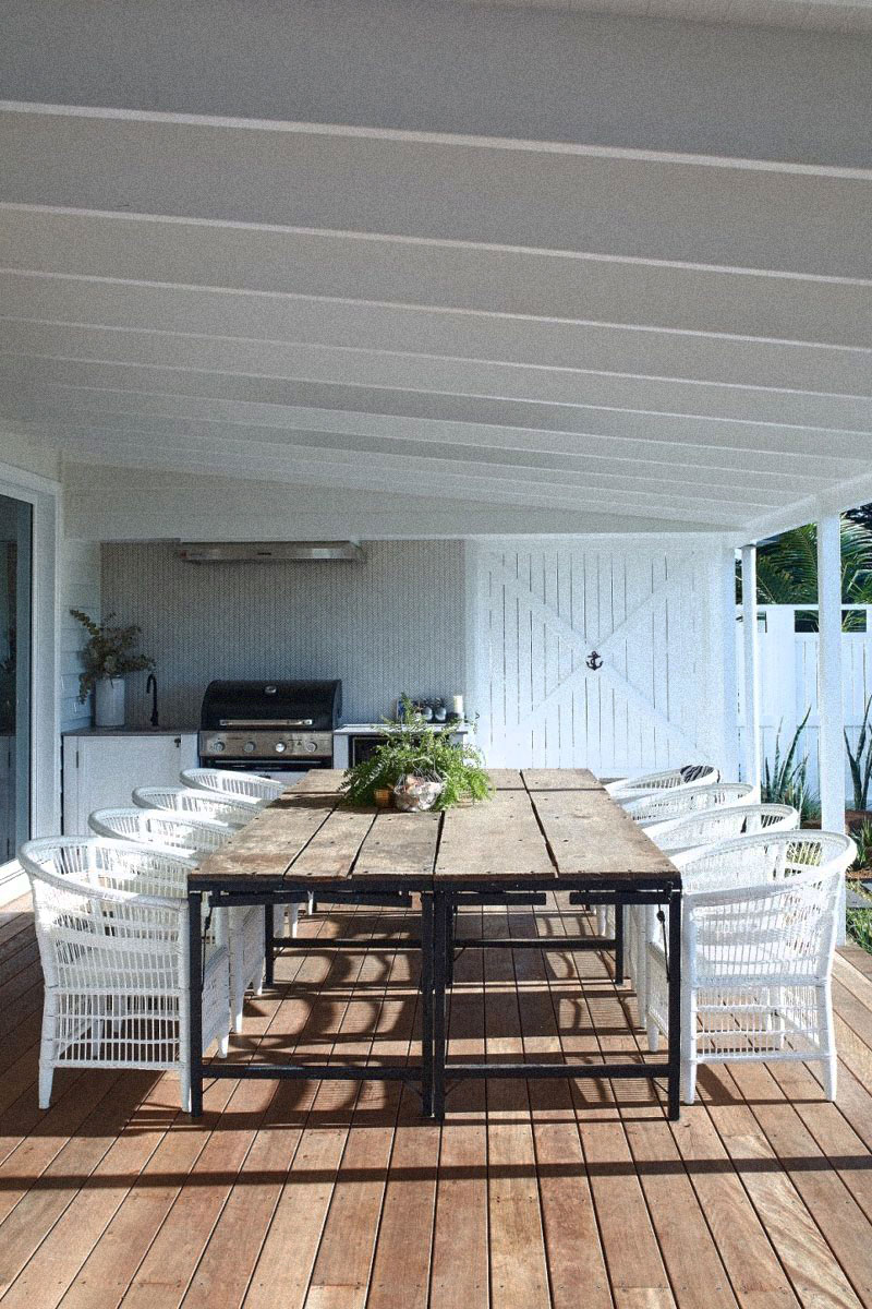 farmhouse_outdoor-table.jpg