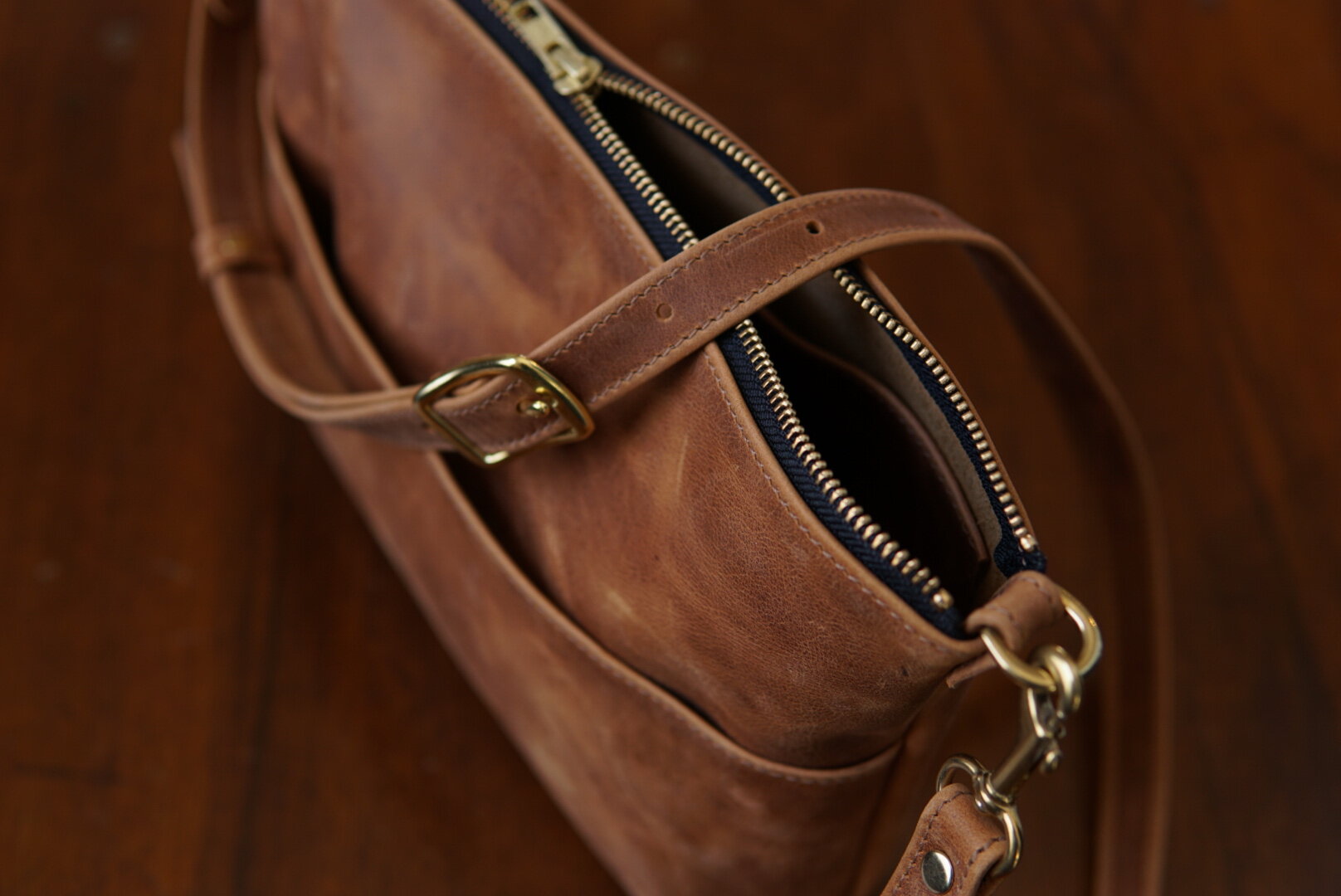 Mid-sized Zipper Purse