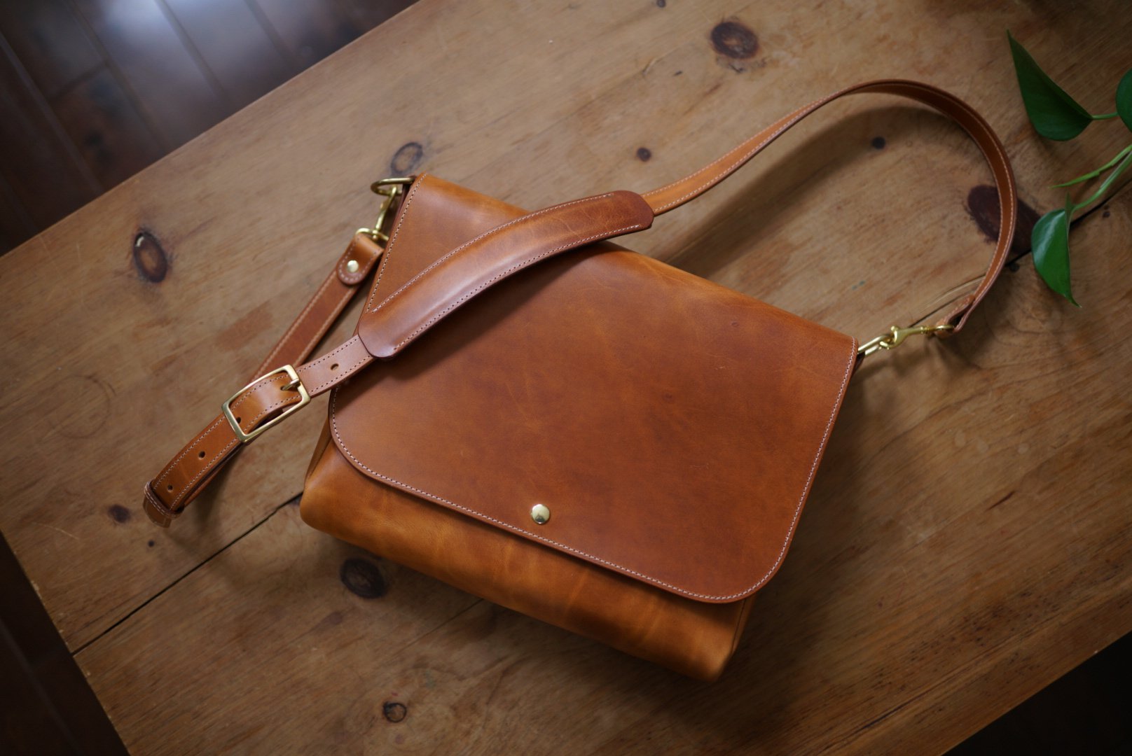 Cognac Messenger Bag