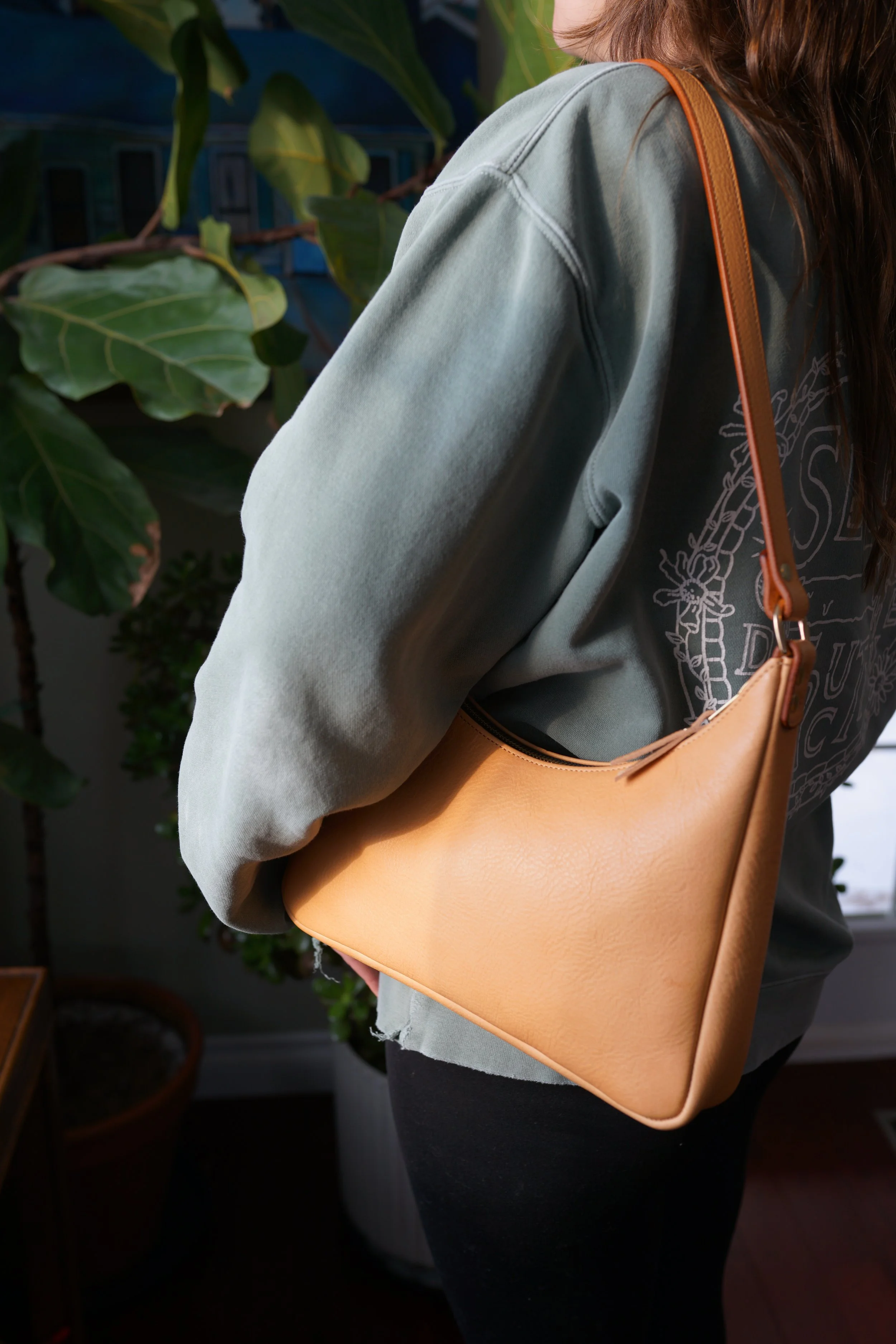 Curved Handbag - natural