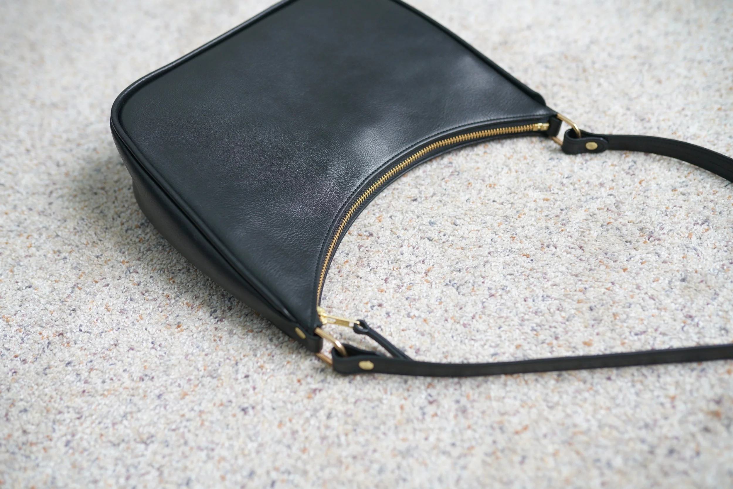 Curved Handbag - Black (Copy)