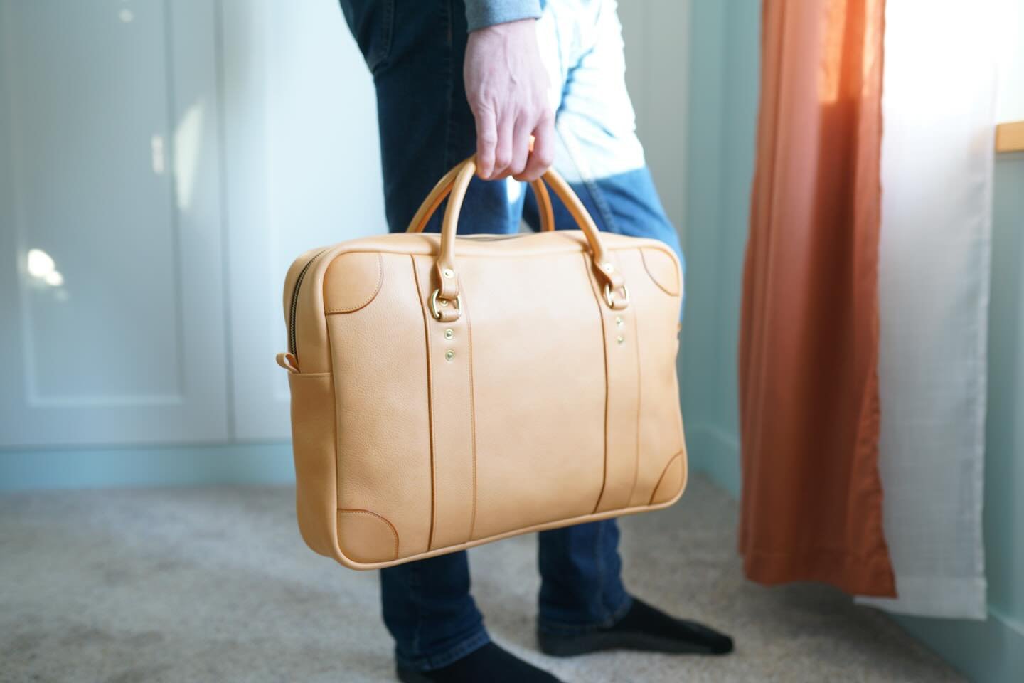 Recently completed briefcase in Vachetta Naturale milled vegetable tanned leather. Custom interior pocket cluster with rigid rolled handles, solid brass hardware, and elegant matching leather interior edge binding.
.
This leather is completely unfini