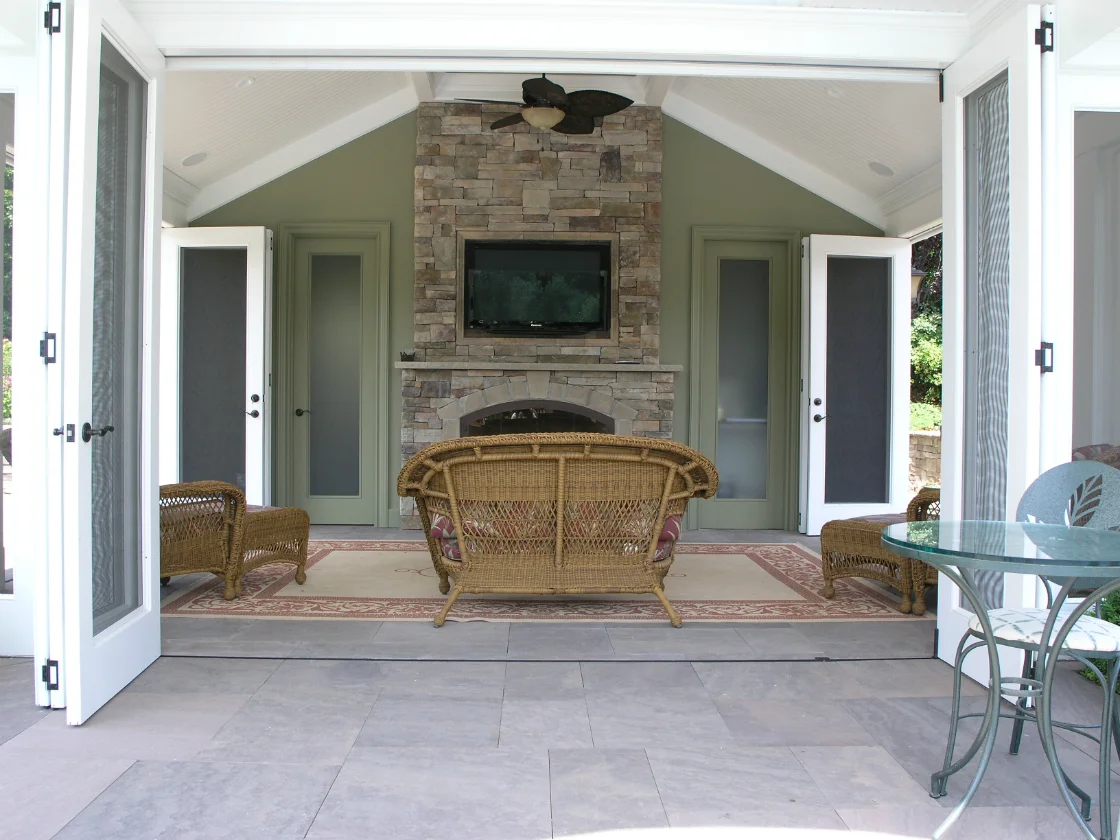 Your Outdoor Fireplace as a Focal Feature of Your Oyster Bay Landscape