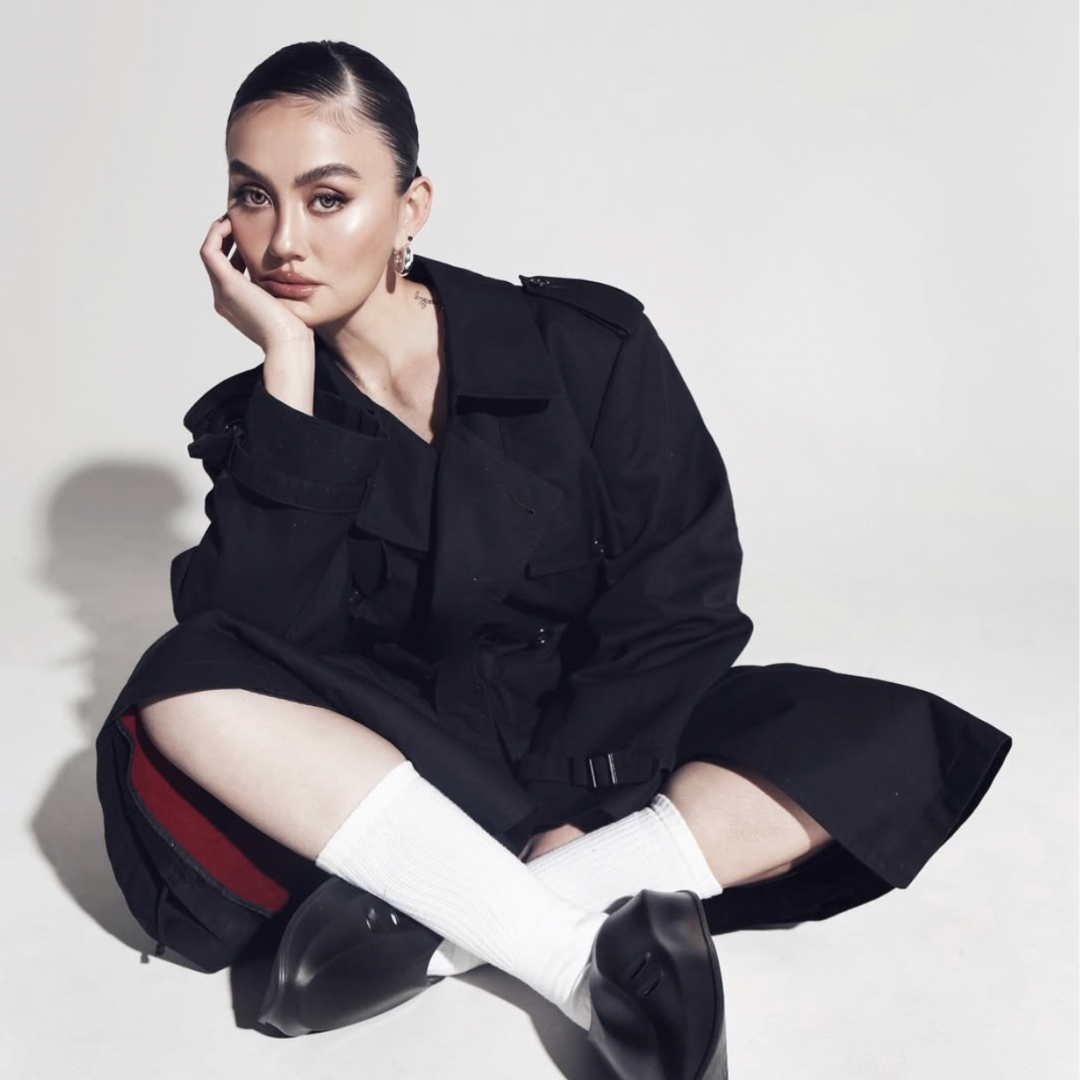 AGNEZ MO