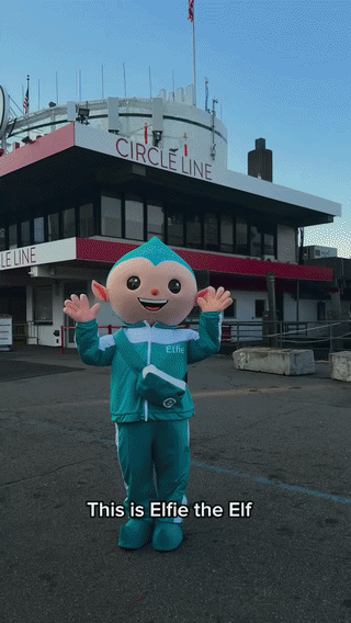 ElfiesNYCGrandFinaleFromsteeringtheshipwiththecaptaintosoakinginskylinevi-ezgif.com-video-to-gif-converter.gif