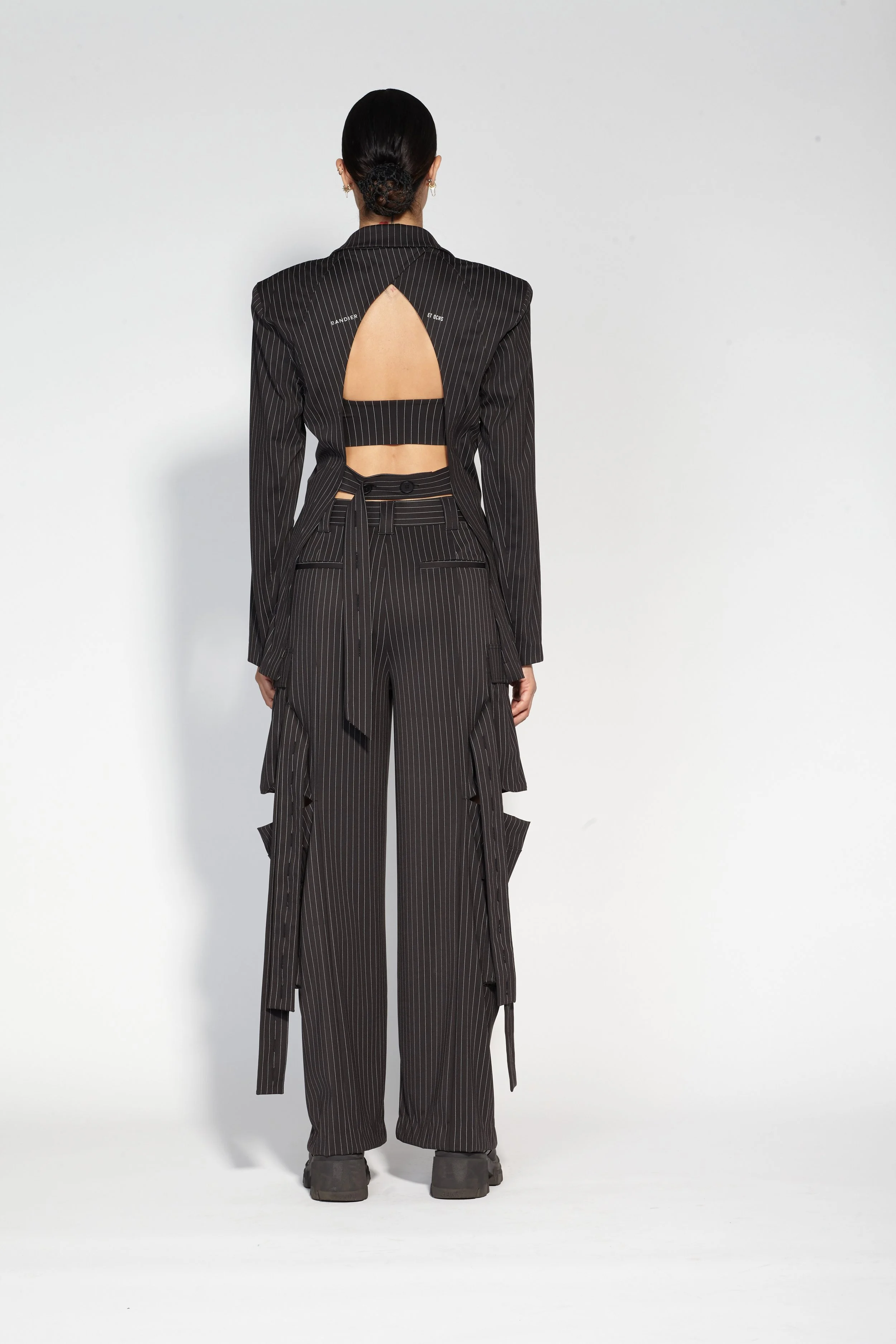 THE EVERLY PINSTRIPE BLAZER_EOXB1012_BLACK_4.jpg