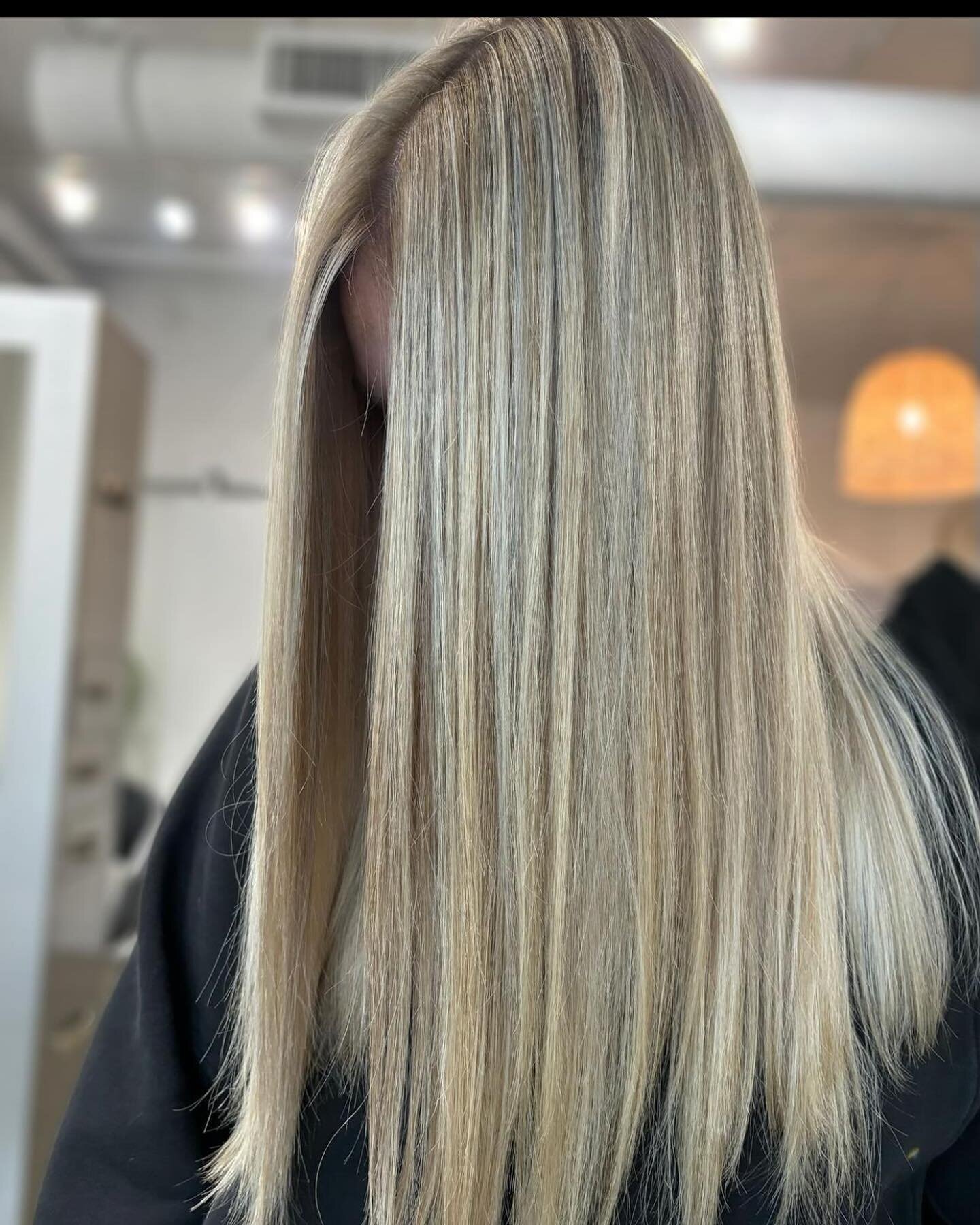 Color correction with an amazing outcome by Ana!
&bull;
&bull;
&bull;

#charlottehair #hairdresser #blondehighlights #hairstyle #nchairstylist✂️ #blondegirl #blondebombshell #hairstyles #volumesalon #charlottehairstylist #blondehairdontcare #hair #ch