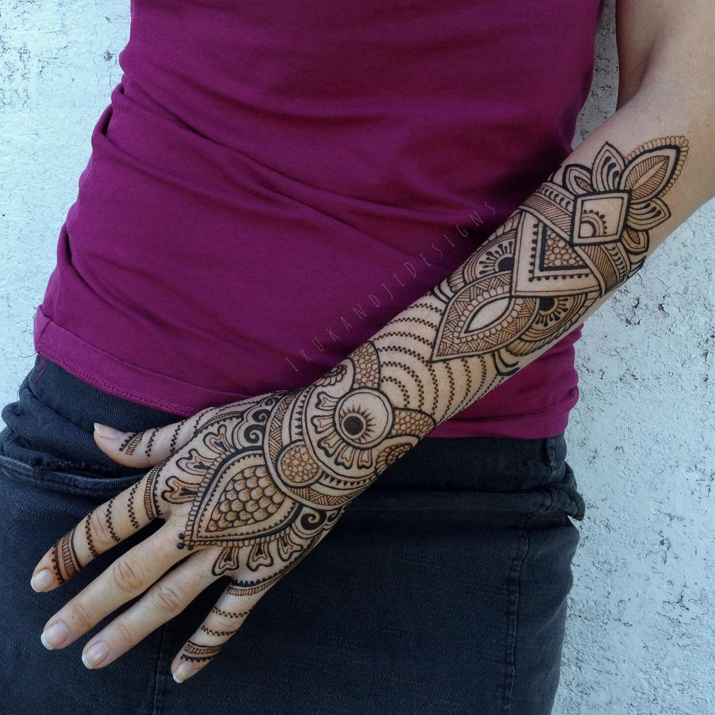 A little bit of Henna (circa 2016, I think).
It has been over a year since I last wielded a cone... for no real reason🥲.