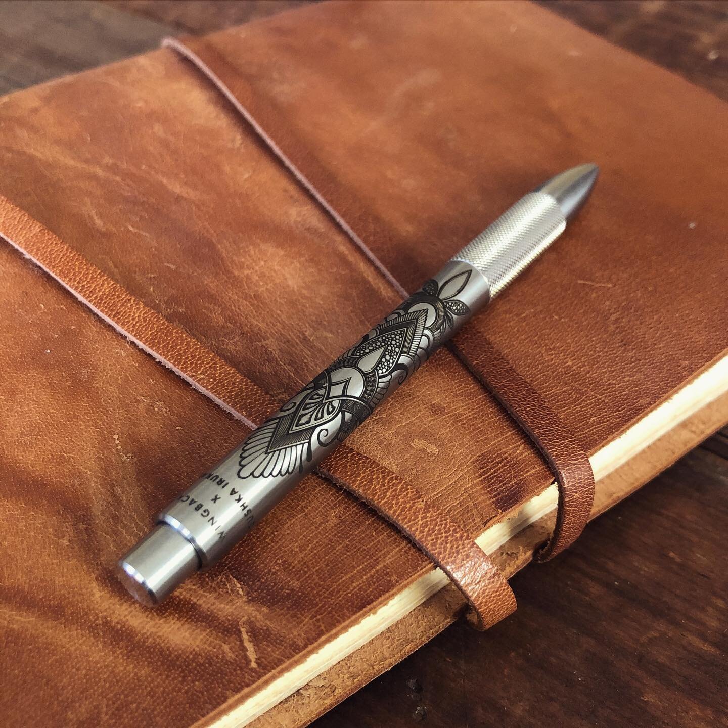 Absolutely in love with the Steel version of the 'Wingback X Anoushka Irukandji' Mechanical pencil... and still completely blown away by just how utterly perfect that etching has turned out.
Thanks again ✨ @wearewingback ✨for having me- it has been a