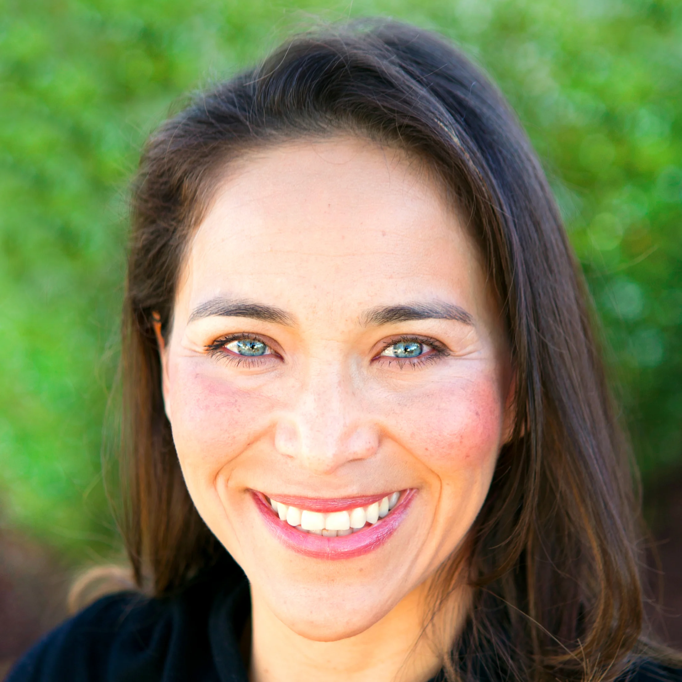 Xochitl Oseguera Xochitl Oseguera is senior campaign director for MomsRising, a million-member grassroots organization advocating to increase family economic security, decrease discrimination against women and moms, and build a nation where businesses and families can thrive. Oseguera helps lead the organization’s highly successful work to educate and mobilize mothers, both online and on the ground, on issues relating to immigration, economic justice, child health, gun safety, criminal justice reform and other vitally important issues. She heads MomsRising’s Spanish-language initiatives, and engages with bilingual Latina mothers in the vibrant, fast-growing community she helped create, MamásConPoder.org.