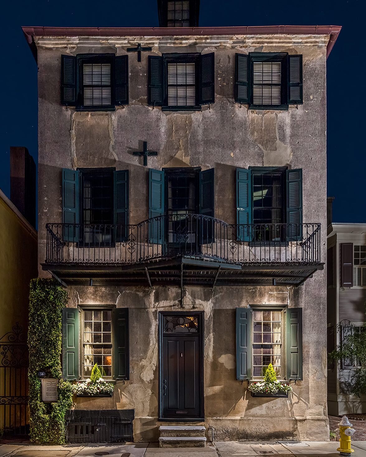 William Vanderhorst House - 54 Tradd Street, Charleston

Tradition holds that the front room of this structure served as the first post office in Charleston, South Carolina before 1753*. Constructed in 1740, this house is an excellent example of earl