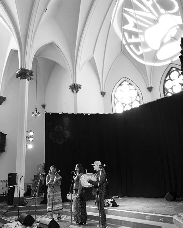 Oshkii Giizhik Singers starting off #femnfest18.