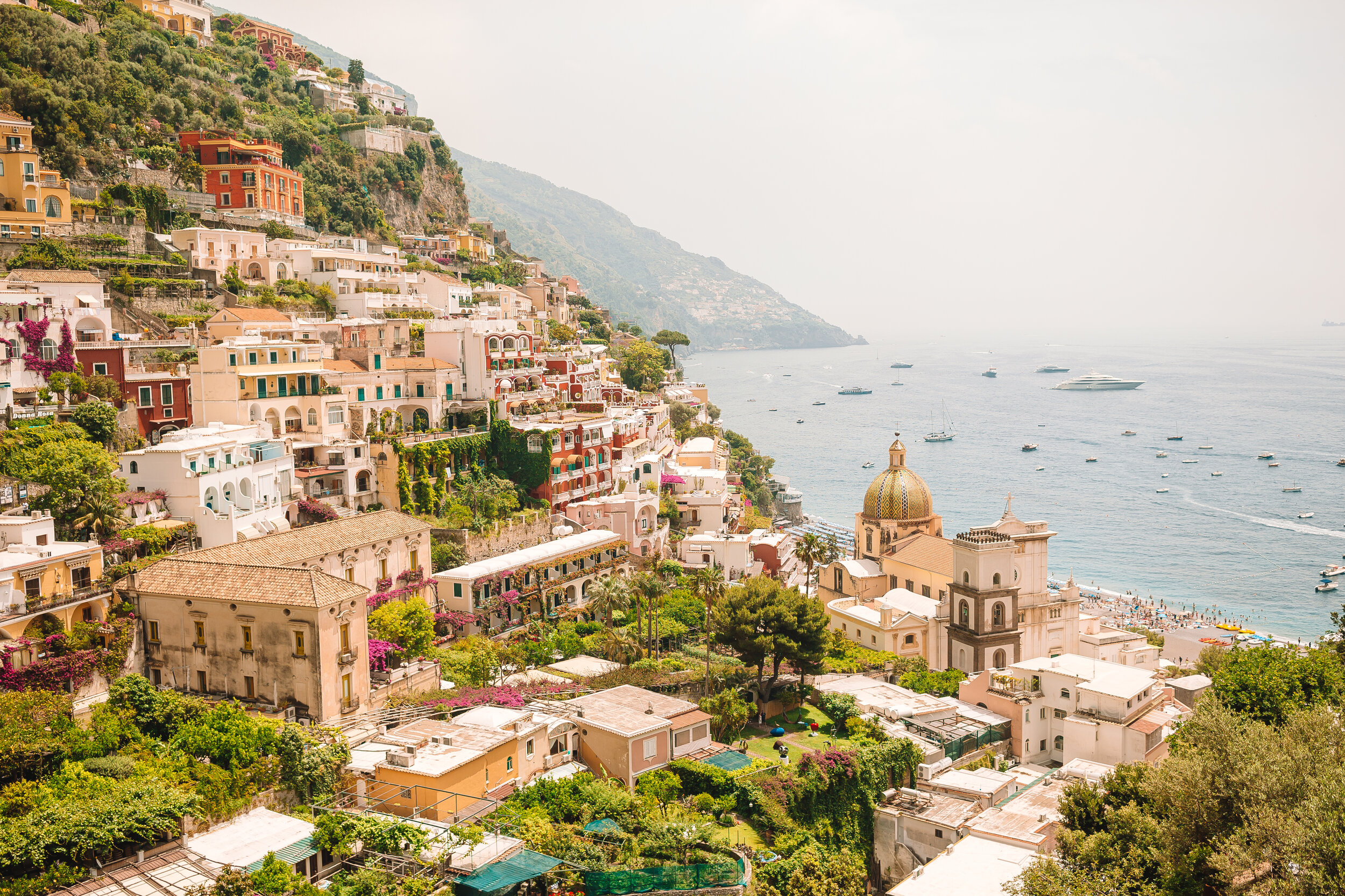 view-of-the-town-of-positano-with-flowers-L65MCB3.jpg