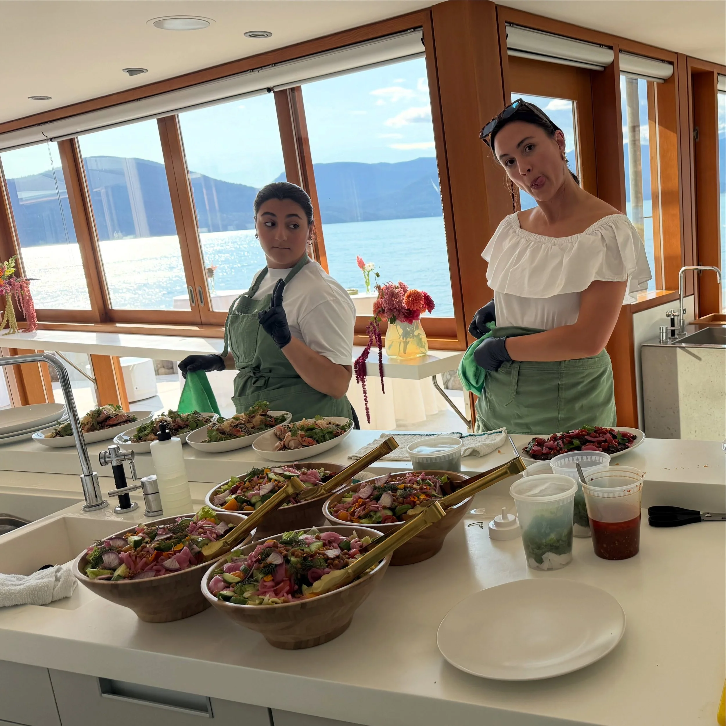 This work sure takes us to some beautiful spots! Our team enjoyed the views at last weekends gorgeous Lion&rsquo;s Bay wedding 💫

#vancouvercatering