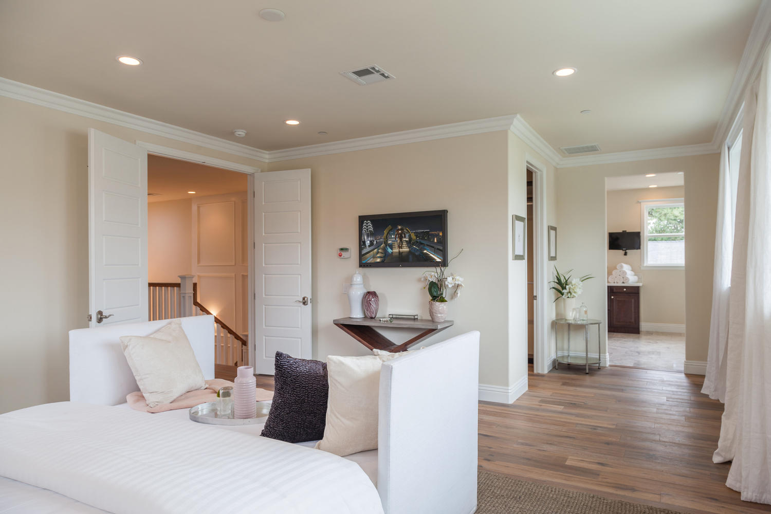 4114 Farmdale Ave Studio-large-025-Master Bedroom-1500x1000-72dpi.jpg