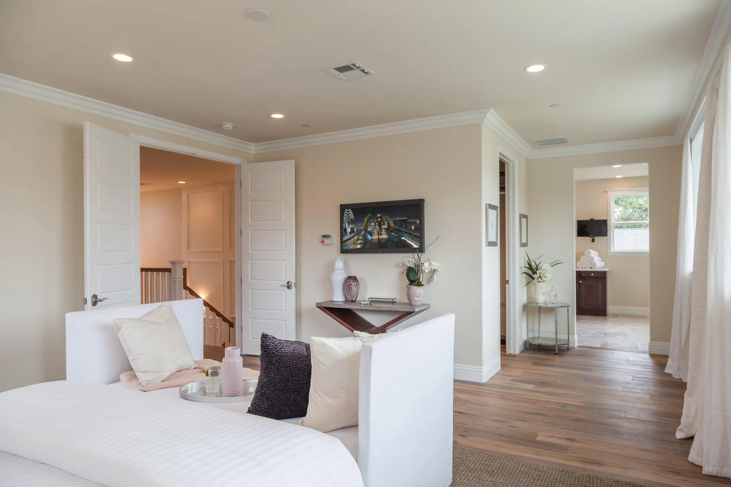 4114 Farmdale Ave Studio-large-025-Master Bedroom-1500x1000-72dpi.jpg