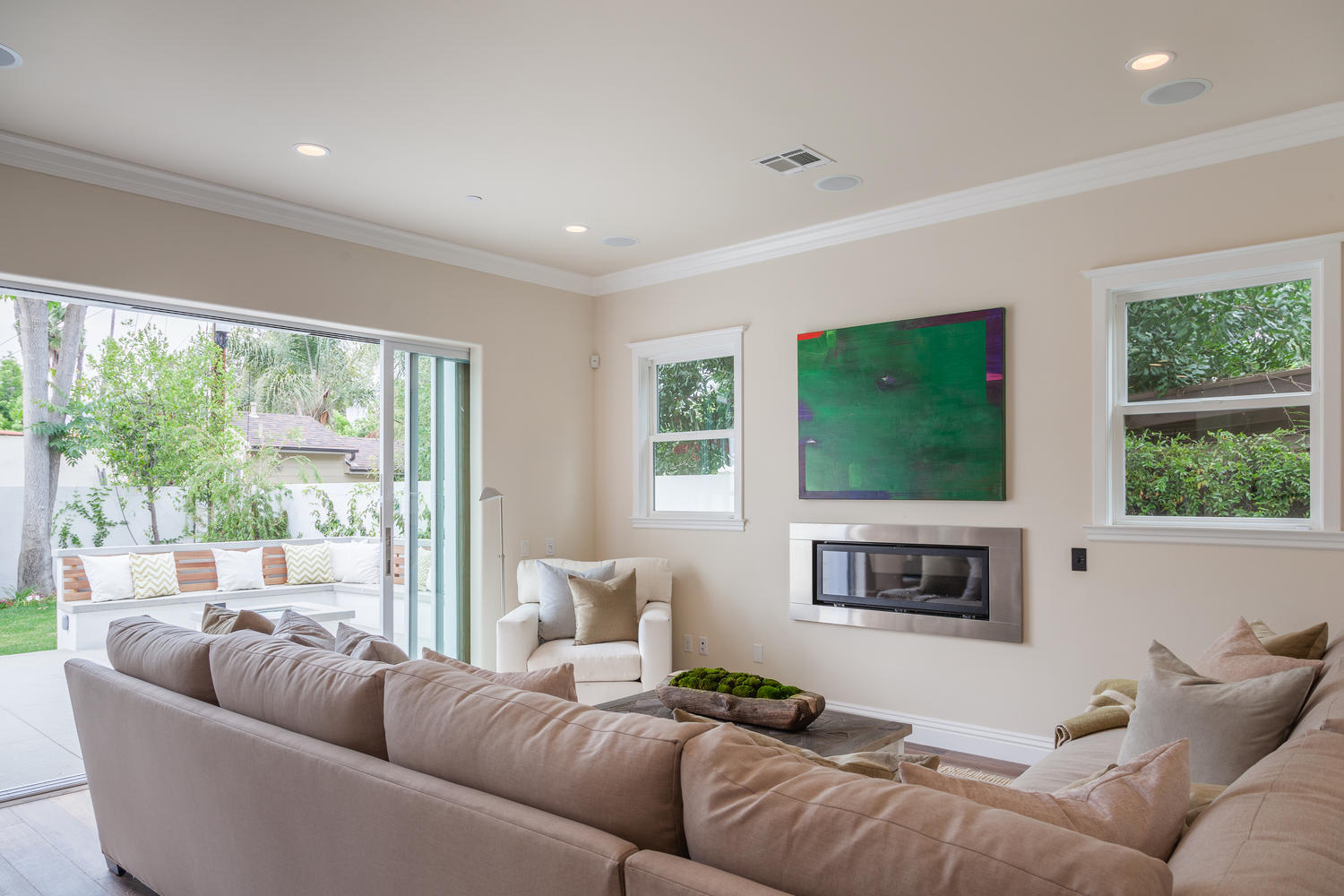 4114 Farmdale Ave Studio-large-014-Family Room-1500x1000-72dpi.jpg