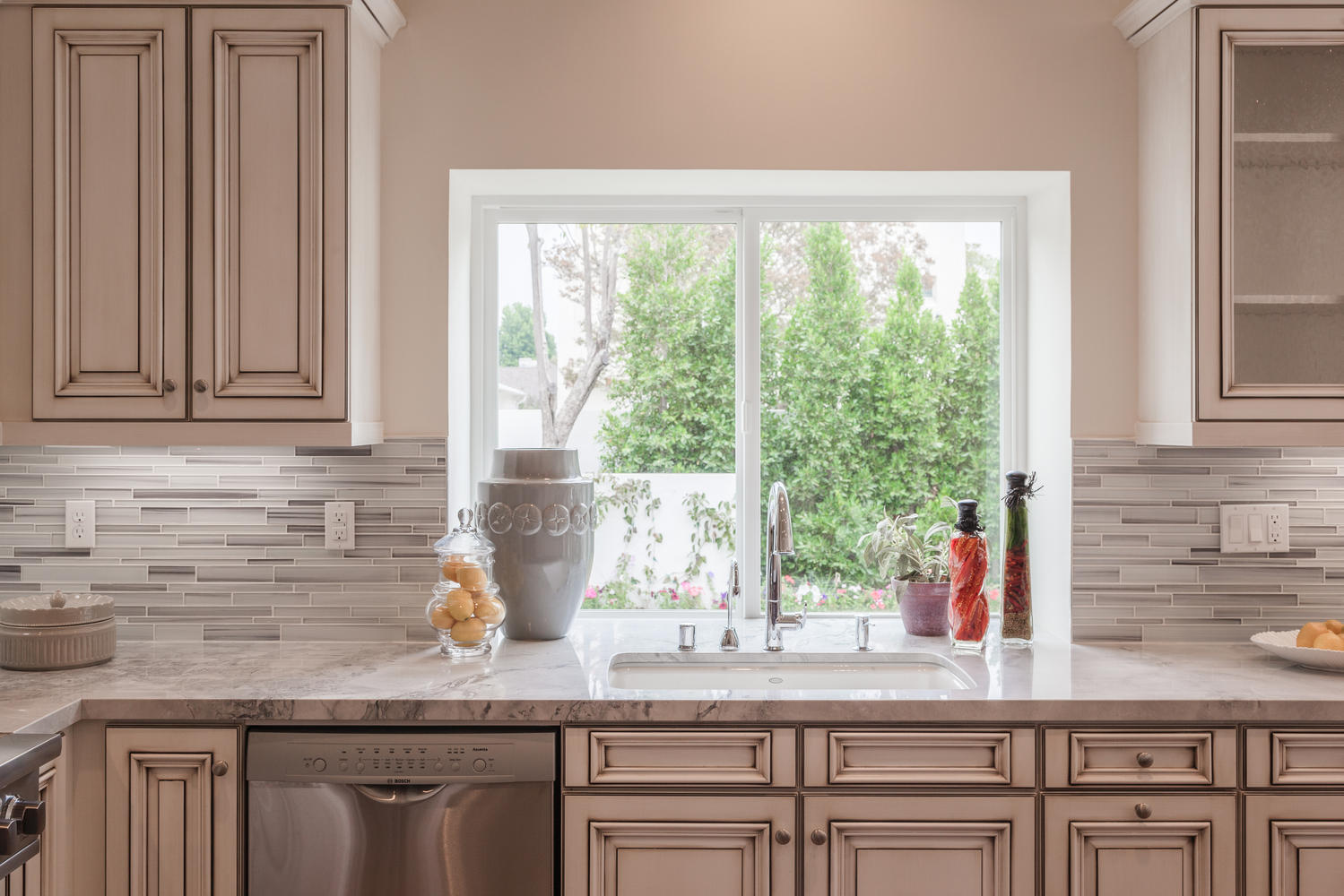 4114 Farmdale Ave Studio-large-007-Kitchen-1500x1000-72dpi.jpg