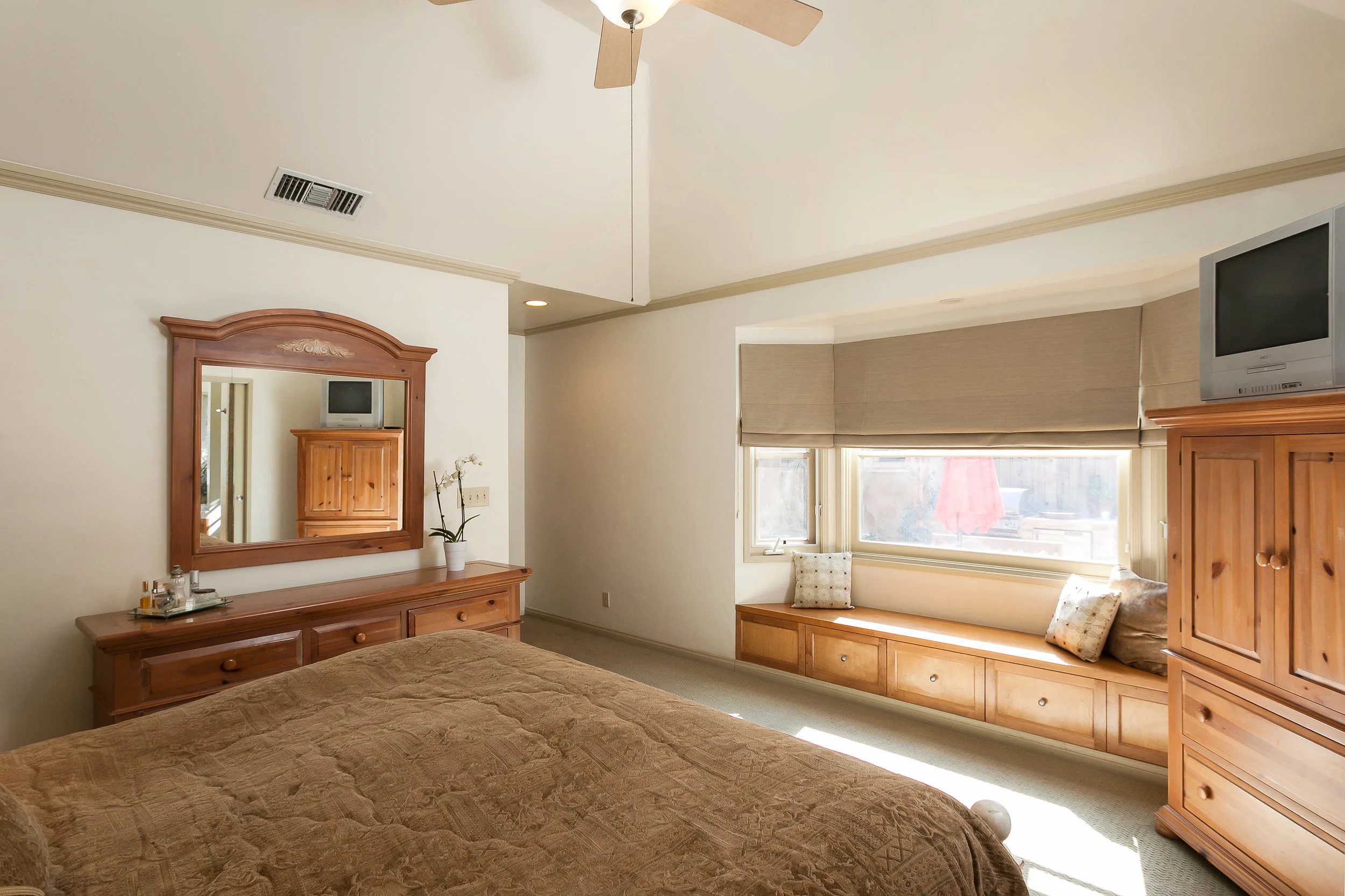4107 Goodland Ave Studio City-print-019-25-Master Bedroom-3863x2574-300dpi.jpg