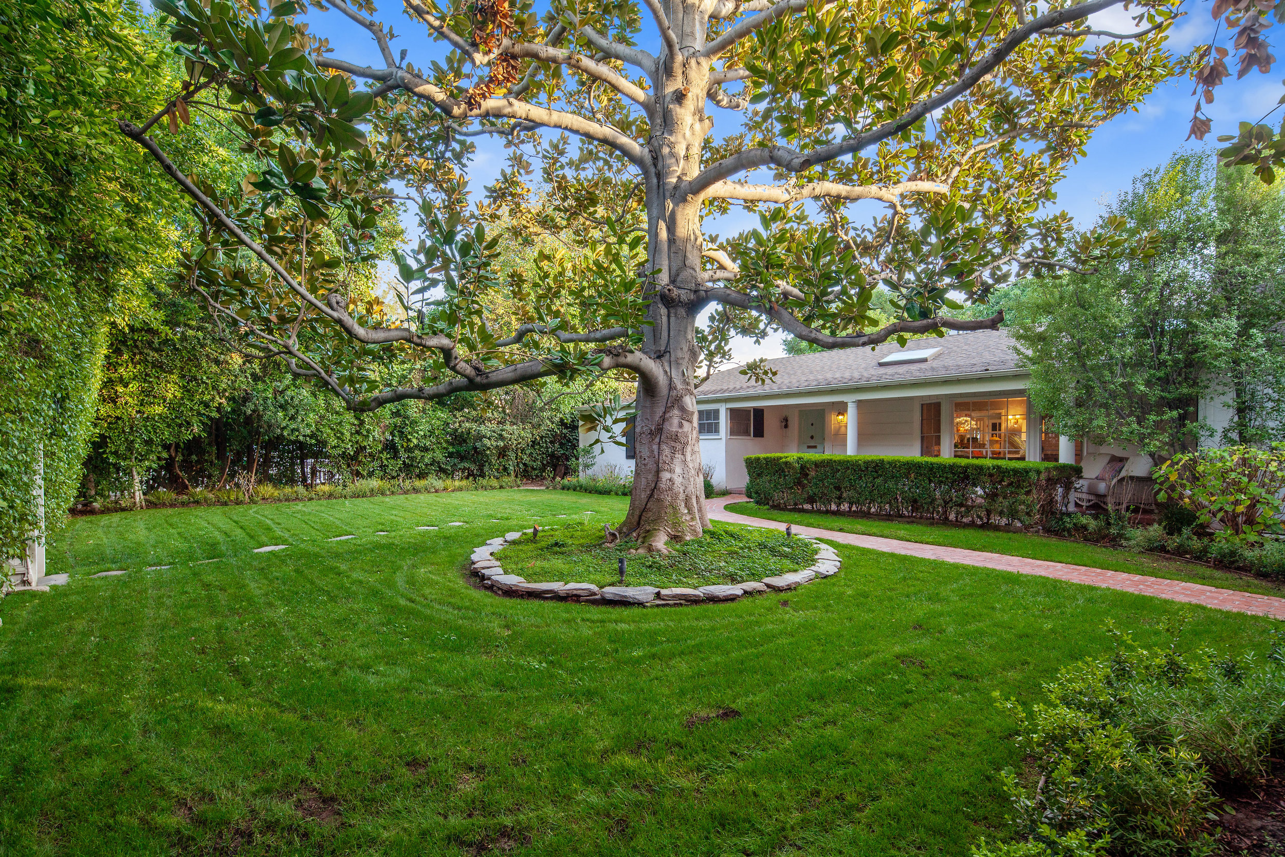 11630 Acama St Studio City CA-print-001-10-ExteriorFront-4200x2800-300dpi.jpg