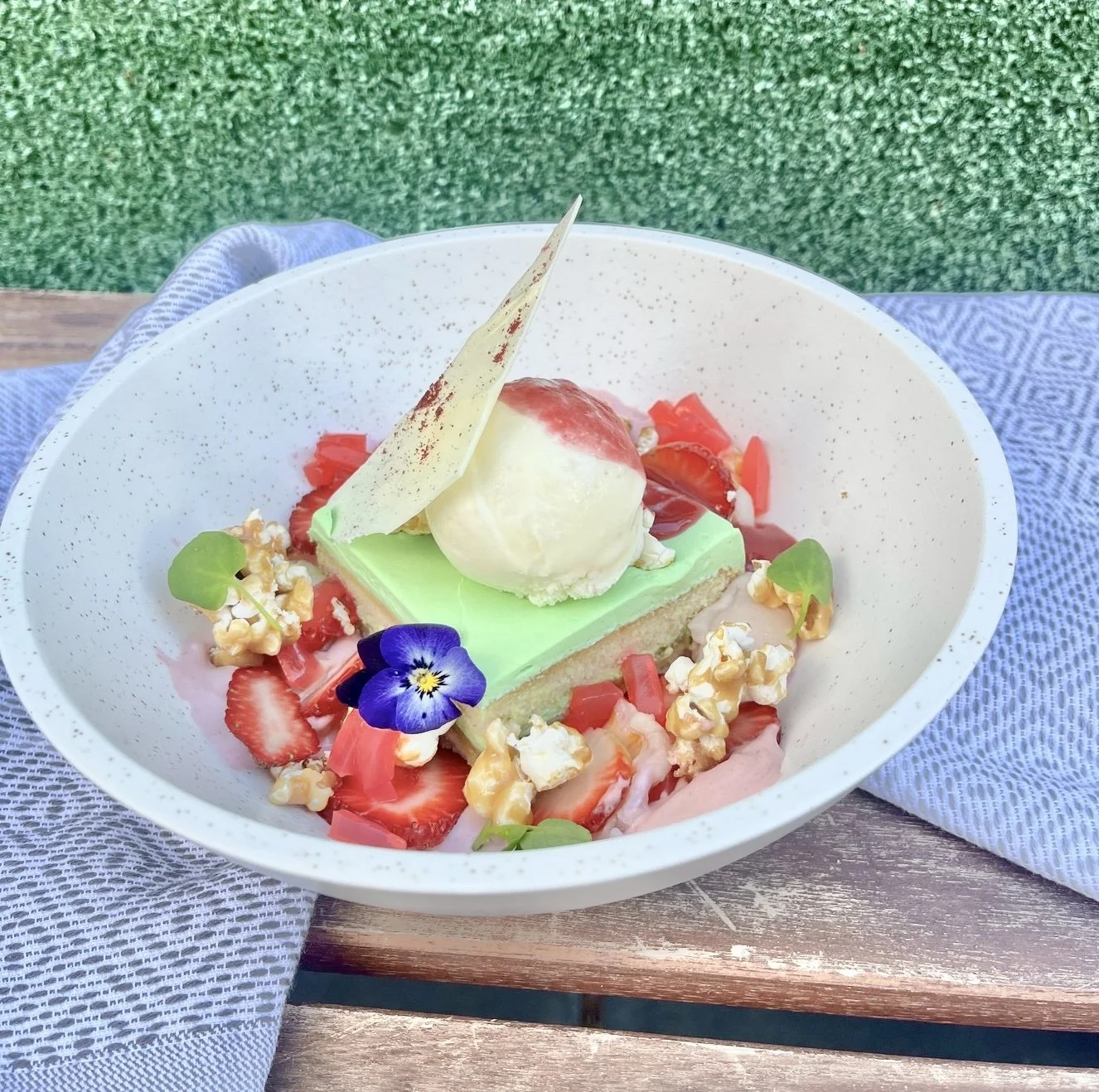 PANDAN RASPBERRY ENTREMENT