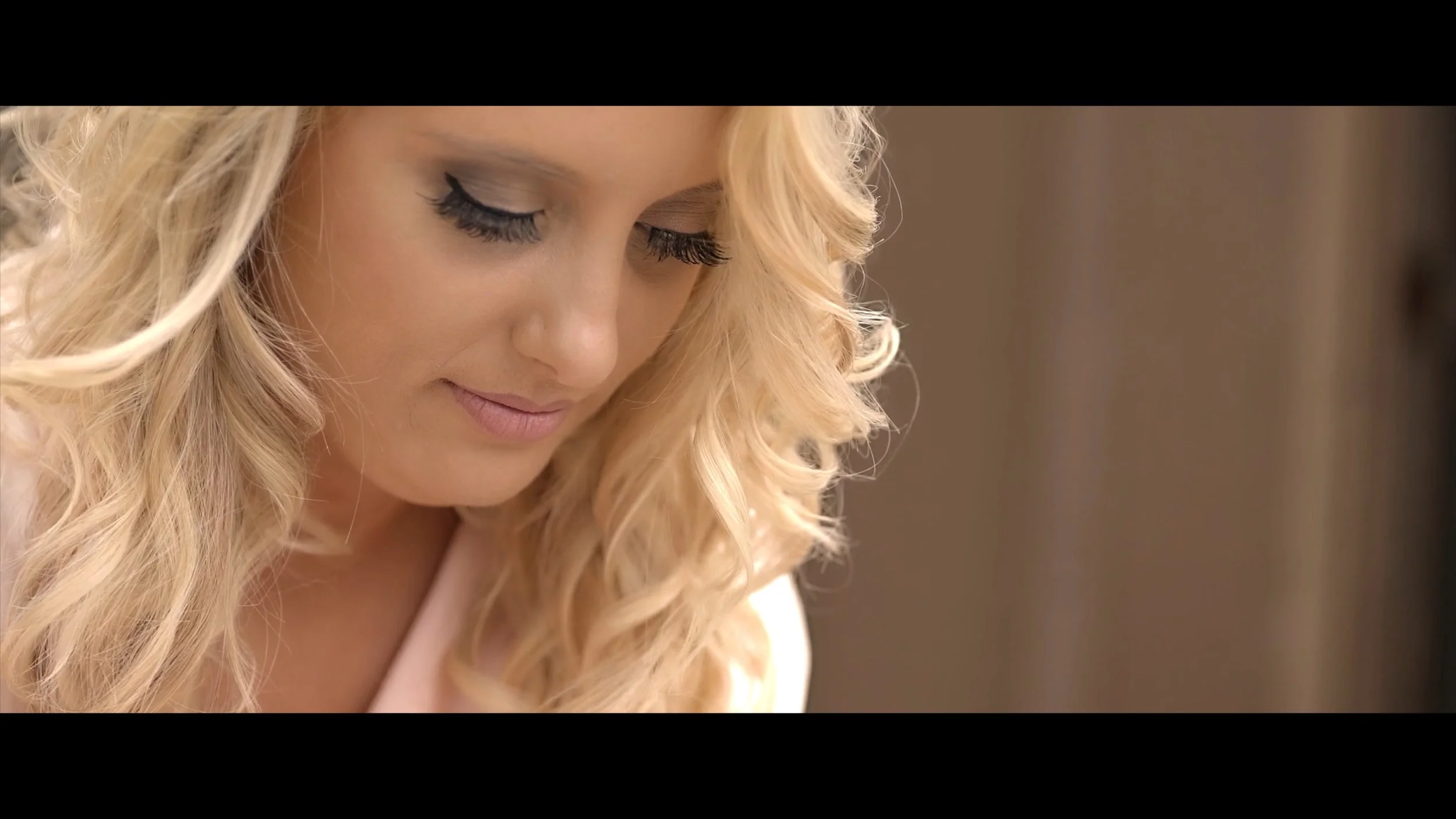 Close up of maid of honor writing her toasts.
