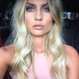 Elyse Knowles International Model @elyseknowlezy
