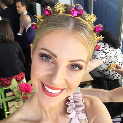 Lorinska TV Personality @lorinska