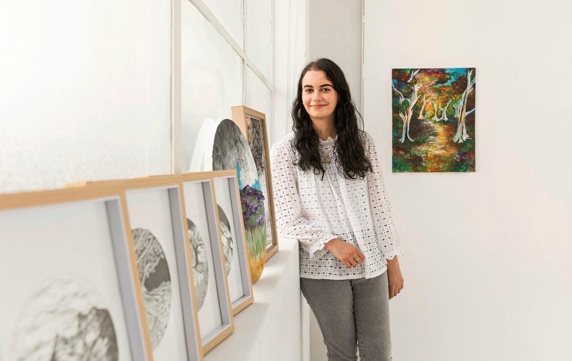 Another photograph of me and my artwork&hellip; I look forward to sharing more of my artwork in the coming days! 🖼

⠀⠀⠀ ⠀⠀⠀⠀⠀⠀⠀⠀⠀⠀⠀⠀ ⠀⠀⠀⠀⠀⠀⠀⠀⠀⠀⠀⠀ ⠀⠀⠀⠀⠀⠀⠀⠀⠀⠀⠀⠀ ⠀⠀⠀⠀⠀⠀⠀⠀⠀⠀⠀⠀ ⠀⠀⠀⠀⠀⠀⠀⠀⠀⠀⠀⠀ ⠀⠀⠀⠀⠀⠀⠀⠀⠀⠀⠀⠀ ⠀⠀⠀⠀⠀⠀⠀⠀⠀⠀⠀⠀ ⠀⠀⠀⠀⠀⠀⠀⠀⠀⠀⠀⠀ ⠀⠀⠀⠀⠀⠀⠀⠀⠀⠀⠀⠀ ⠀⠀⠀⠀⠀⠀⠀⠀⠀⠀⠀⠀