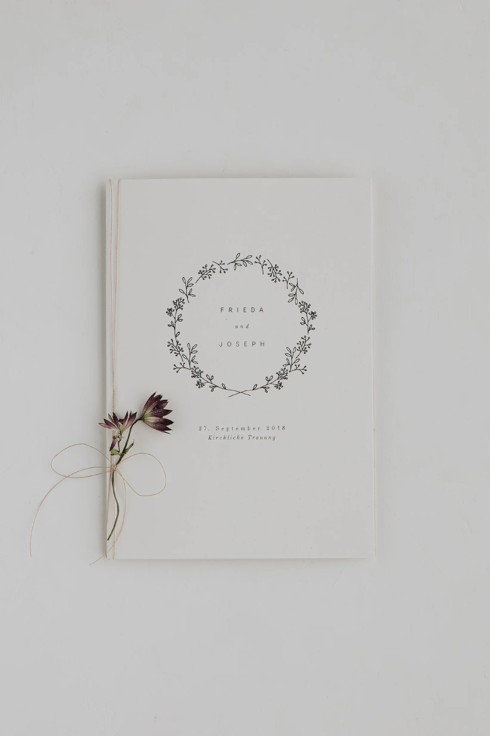 Traumanufaktur_Hochzeitsset_Hochzeitspapeterie_Set_Ivy_Kirchenheft_3.jpg
