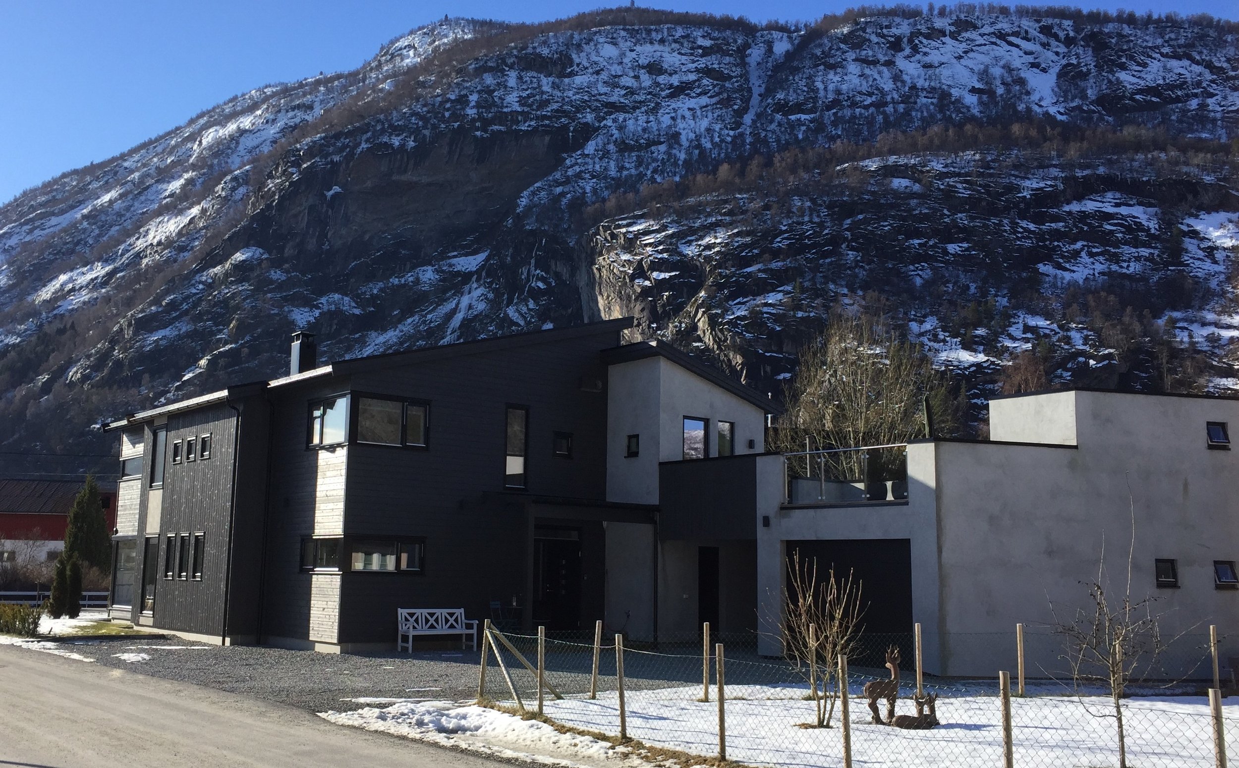 Einebustad Bukti Gaupne Fuhr Bygg As