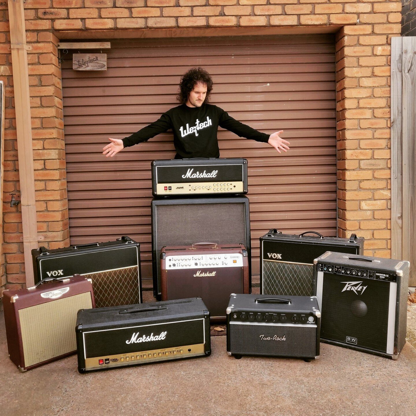 Mammoth effort at Weztech this past week getting all these amps out the door. A wide range of brands and models and issues varying from simple to challenging. Good to have some more space in the shop. 💪
.
📻 Vox AC30 C2X
📻 Vox AC30 CC2X
📻 Marshall