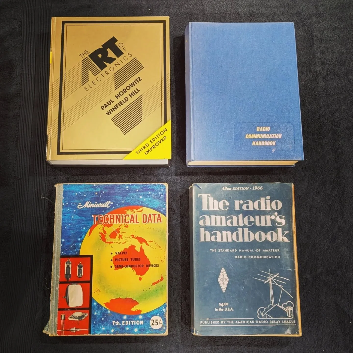 Finally got some down time over New Years to read these new electronics and amp-repair textbooks I accumulated this year. Better get to it
🙏📚🎄