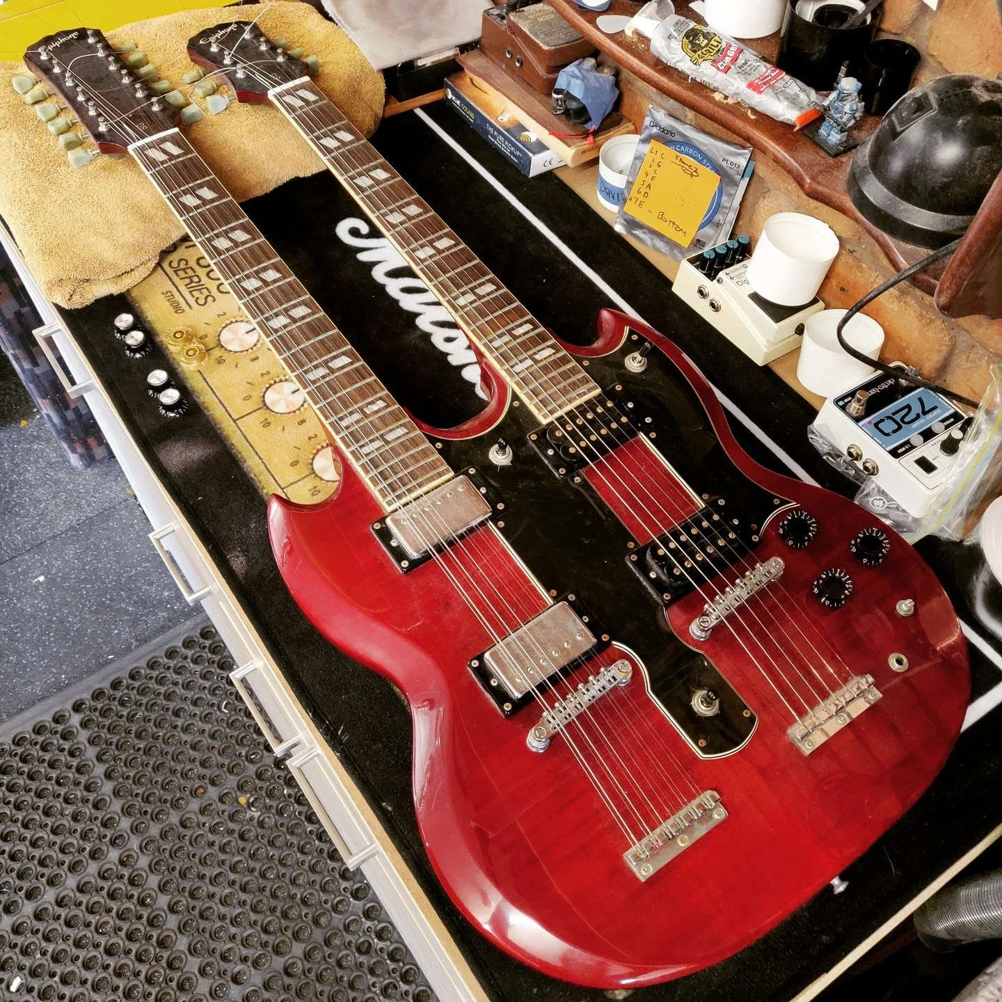 Now you don't work on these every day! Restringing and intonating this feat of engineering took a while, but man she's pretty Impressive! Heavy too!
.
🎸Epiphone G-1275 Double Neck SG
.
.
.
.
.
#gibson #sg #sgdoubleneck #doubleneck #epiphone #jimmypa