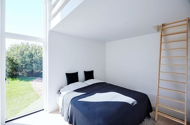 Master bed room in the Annex, full of light, steps to the loft and 5 meters to to the ceiling ☀️🌿 #architecture #urlaubsarchitektur #vacation #boutiquerentals #holidayhome