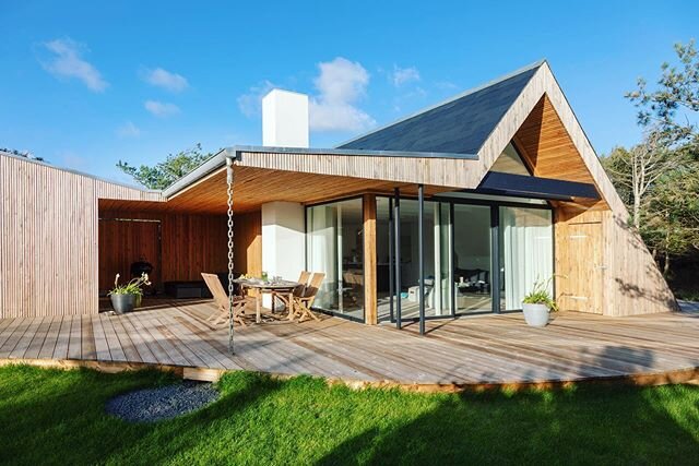 Brug for en pause v&aelig;k fra det hele ☀️🌱?
S&aring; er vores sommerhus Woodhouse i smukke Agger ved Vesterhavet blevet ledigt da gr&aelig;nsen er lukket. Derfor tilbyder vi venner, venners venner og familie at leje Woodhouse.