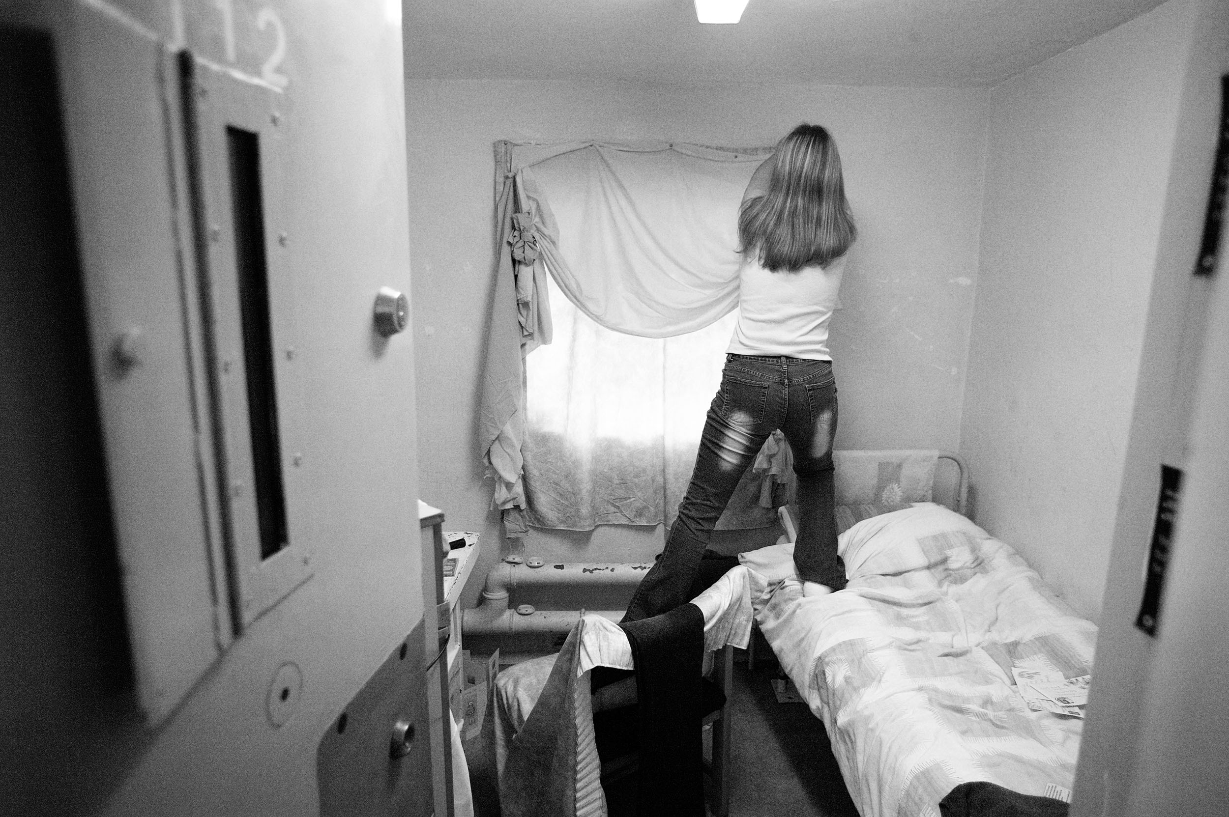  A prisoner makes her cell more homely at Brockhill Women's prison in Redditch, Worcestershire 