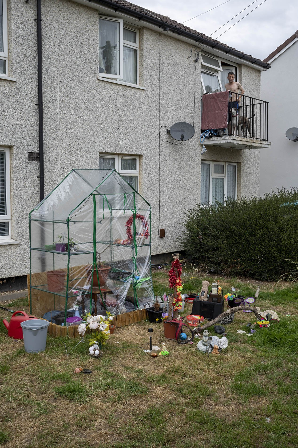 A front garden memorial to a deceased pet dog in Coventry