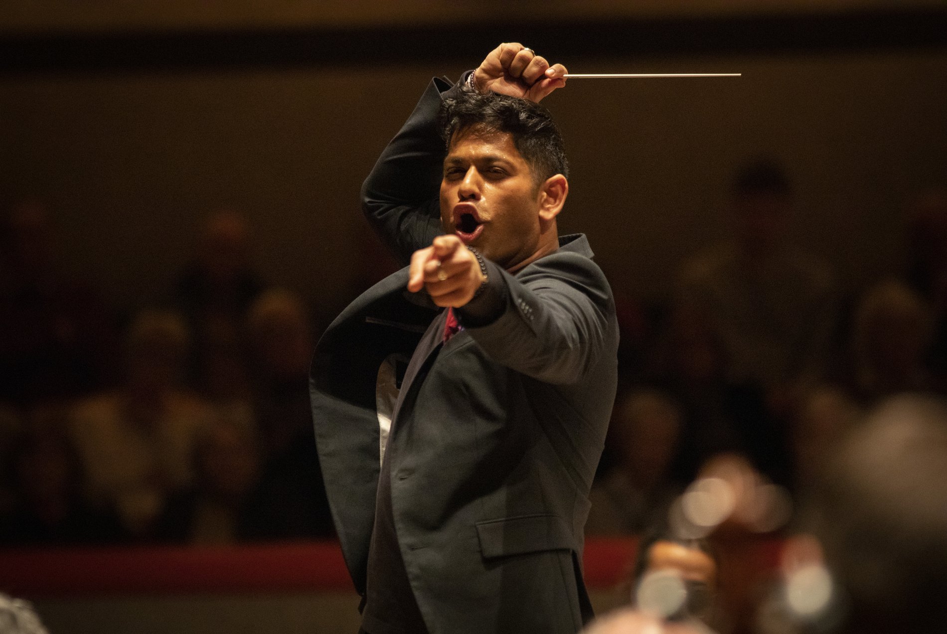 Alpesh Chauhan conducting the City of Birmingham Symphony Orchestra